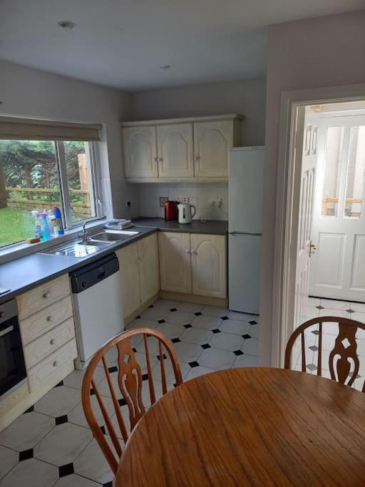 Large 4Bed Available Long-Term In Letterkenny Villa Bagian luar foto